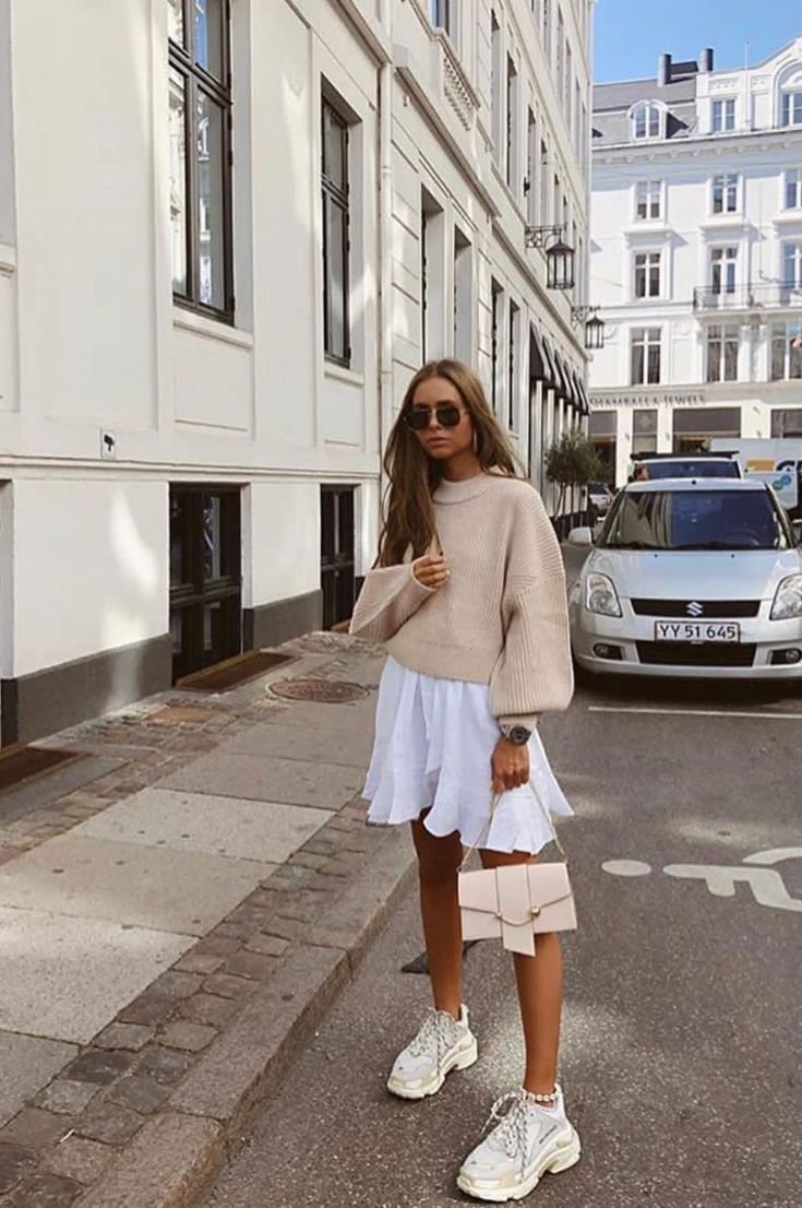 Стильный лук с кроссовками