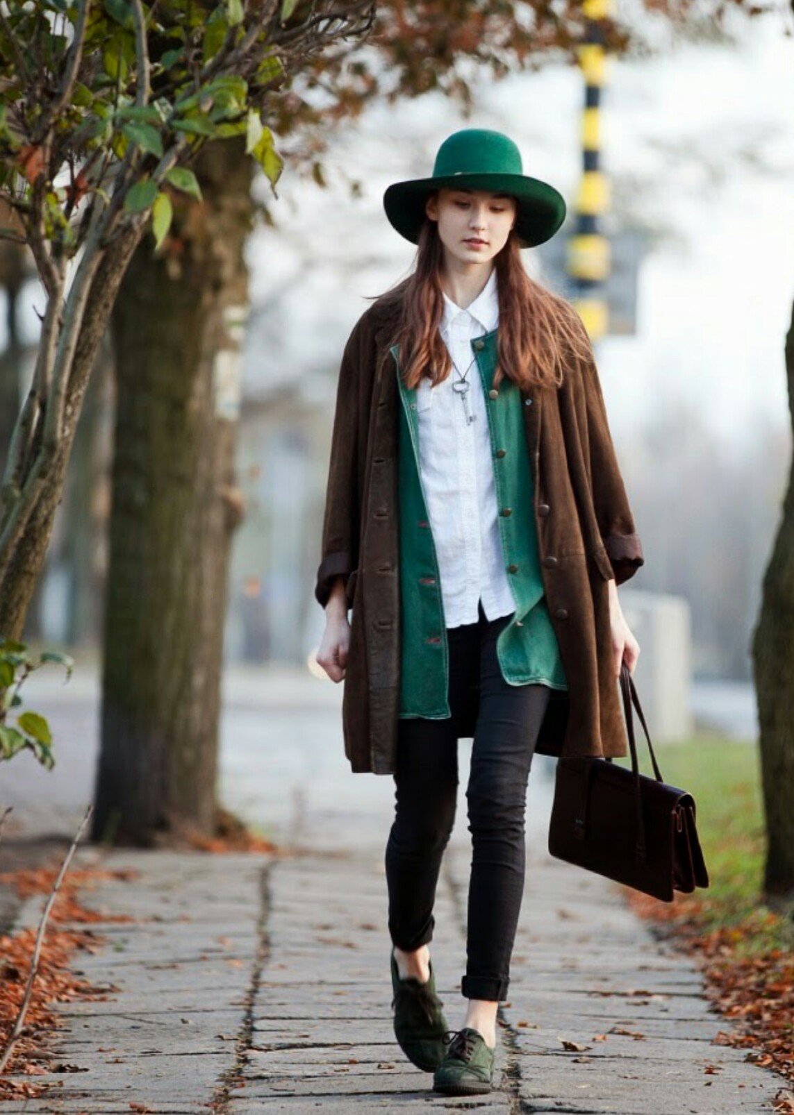 Зелёные высокие сапоги