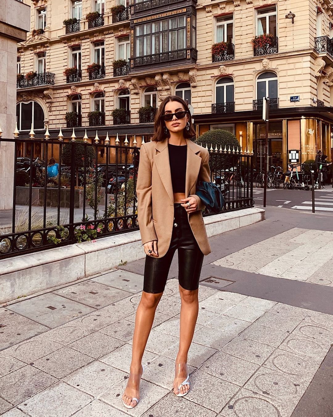 Наряд с кожаными шортами Вечерний