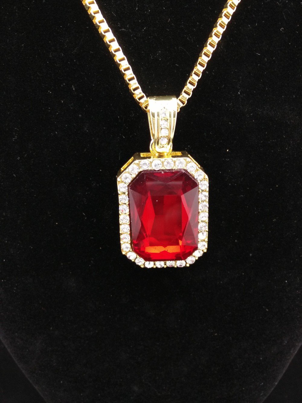 Подвеска с гранатом