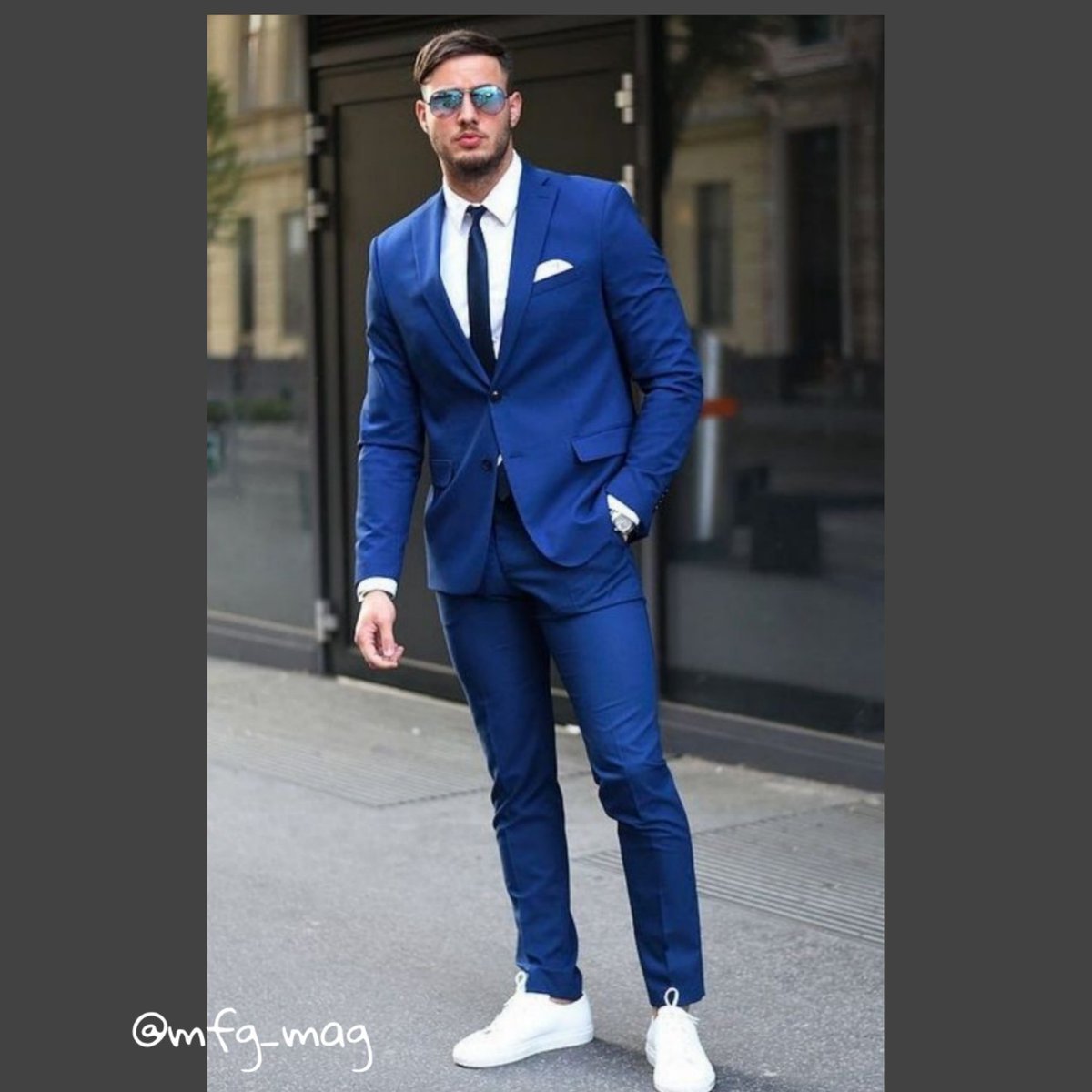 Синий костюм