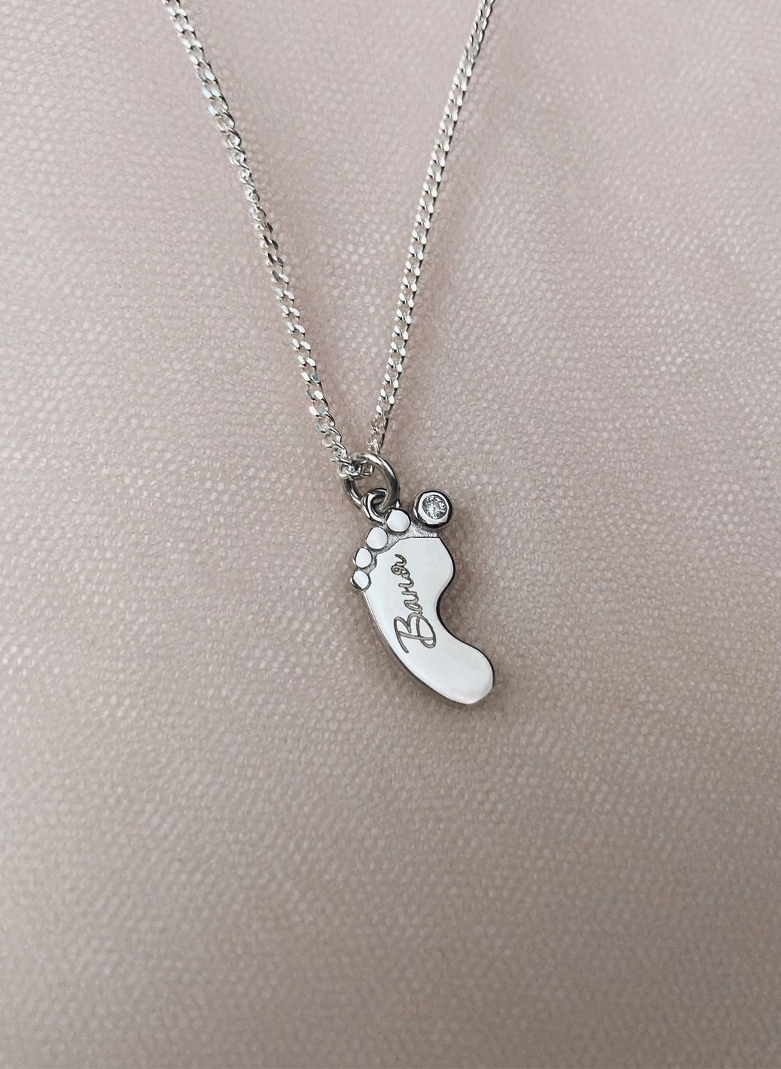 Гравировка для сестры на кулоне