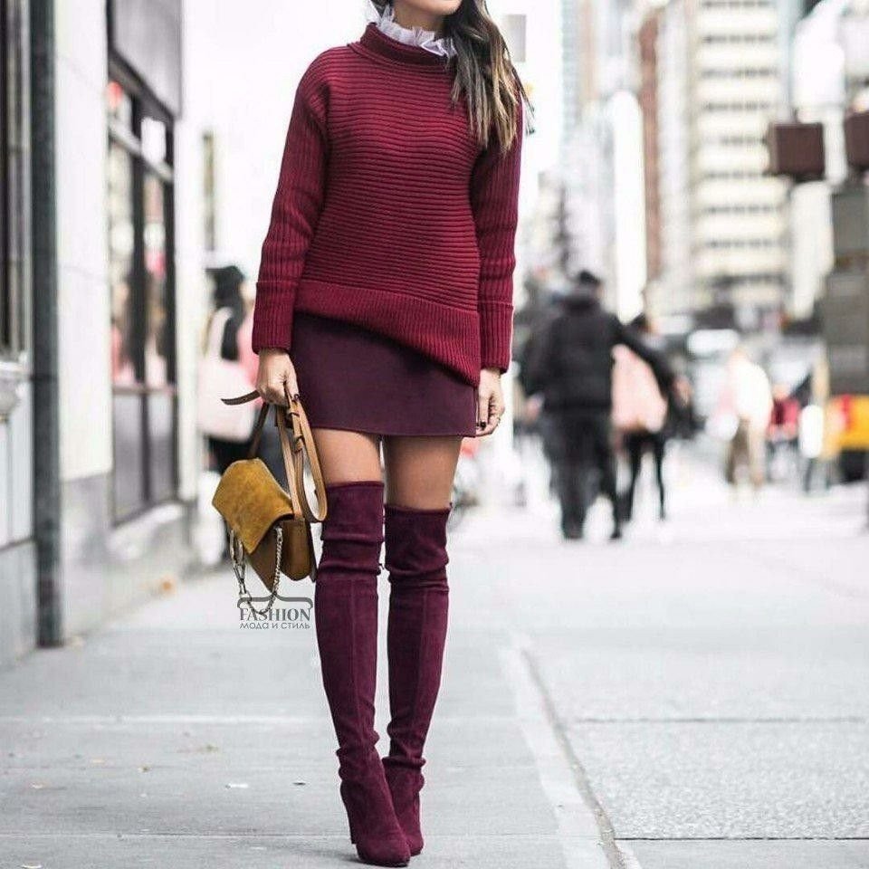 Лана Паррия в сапогах на шпильке