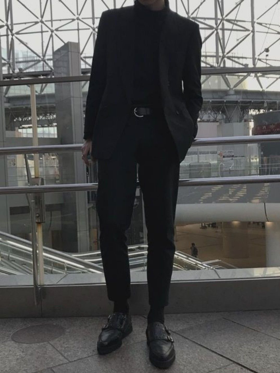 Черный костюм с водолазкой