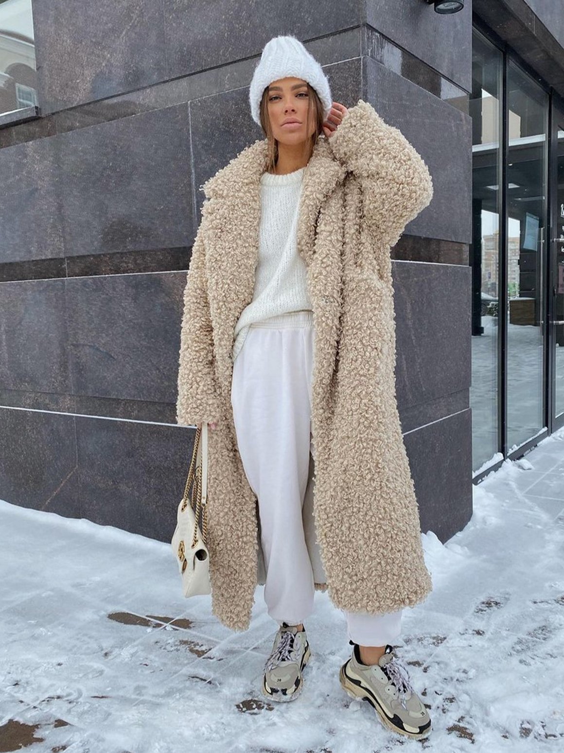 С чем носить коричневую эко шубу