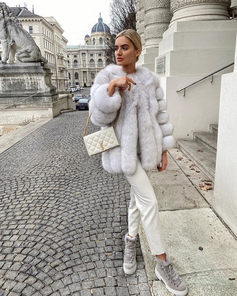 Шуба изумрудного цвета из искусственного меха