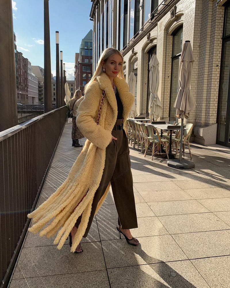 Маргарита Цельсова в пальто