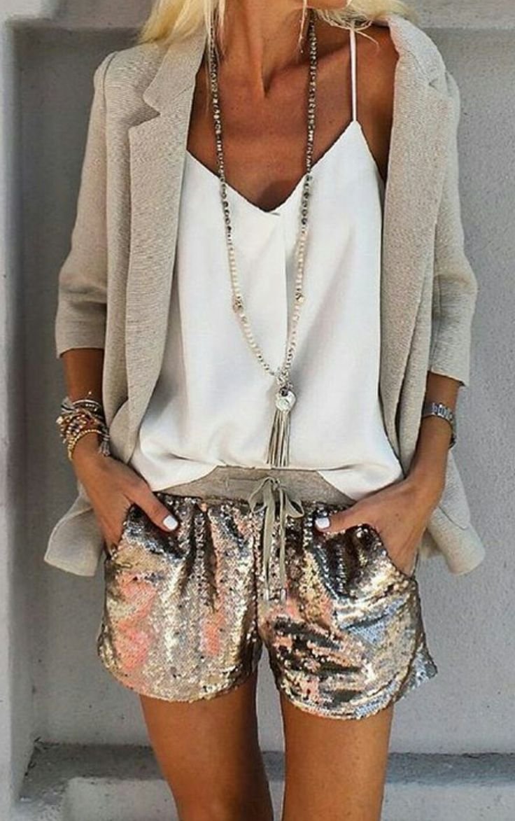 Розовое платье с блестками