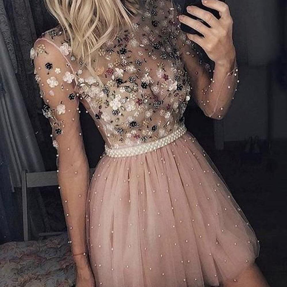 Джинсы и блестящий топ