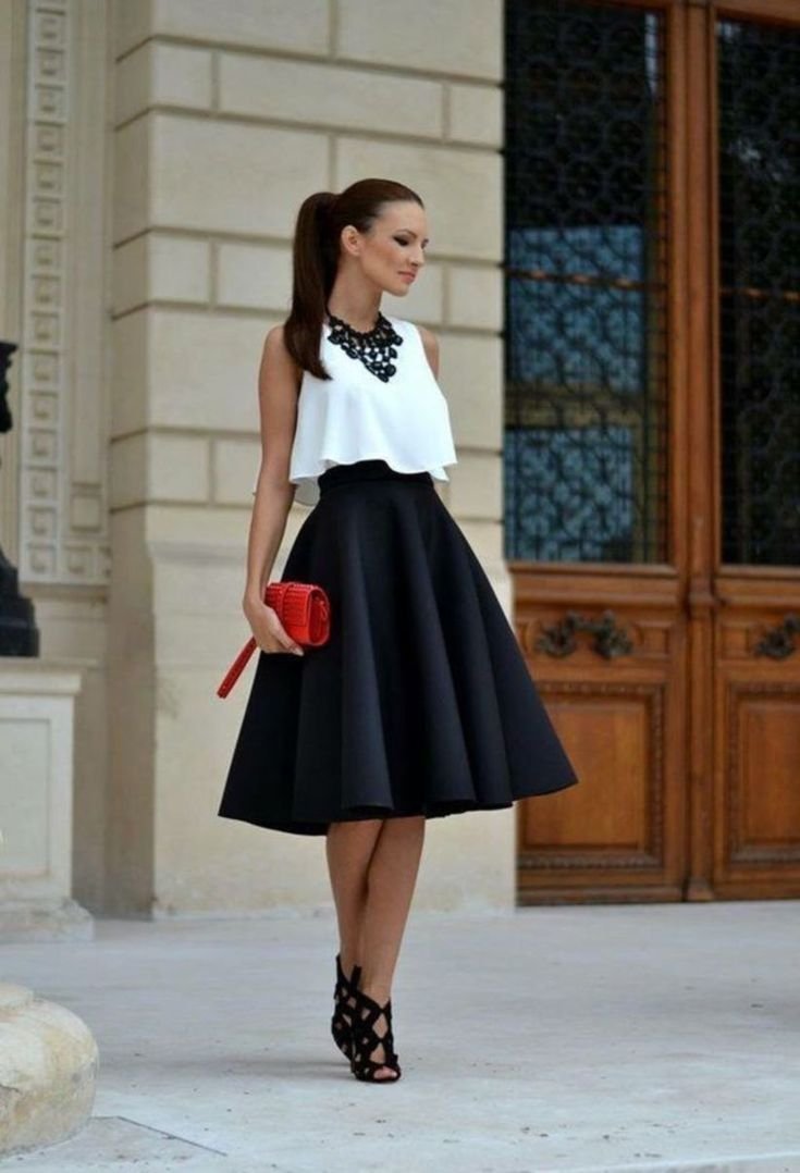 Вечерний образ с атласной юбкой миди