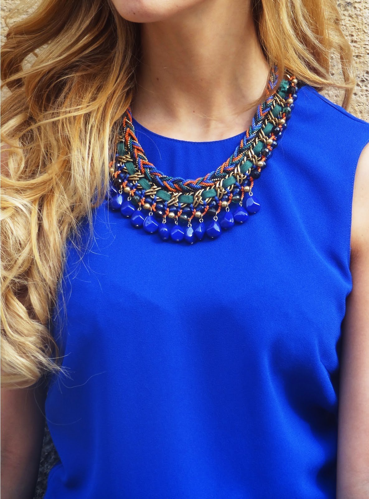 Бижутерия к синему платью