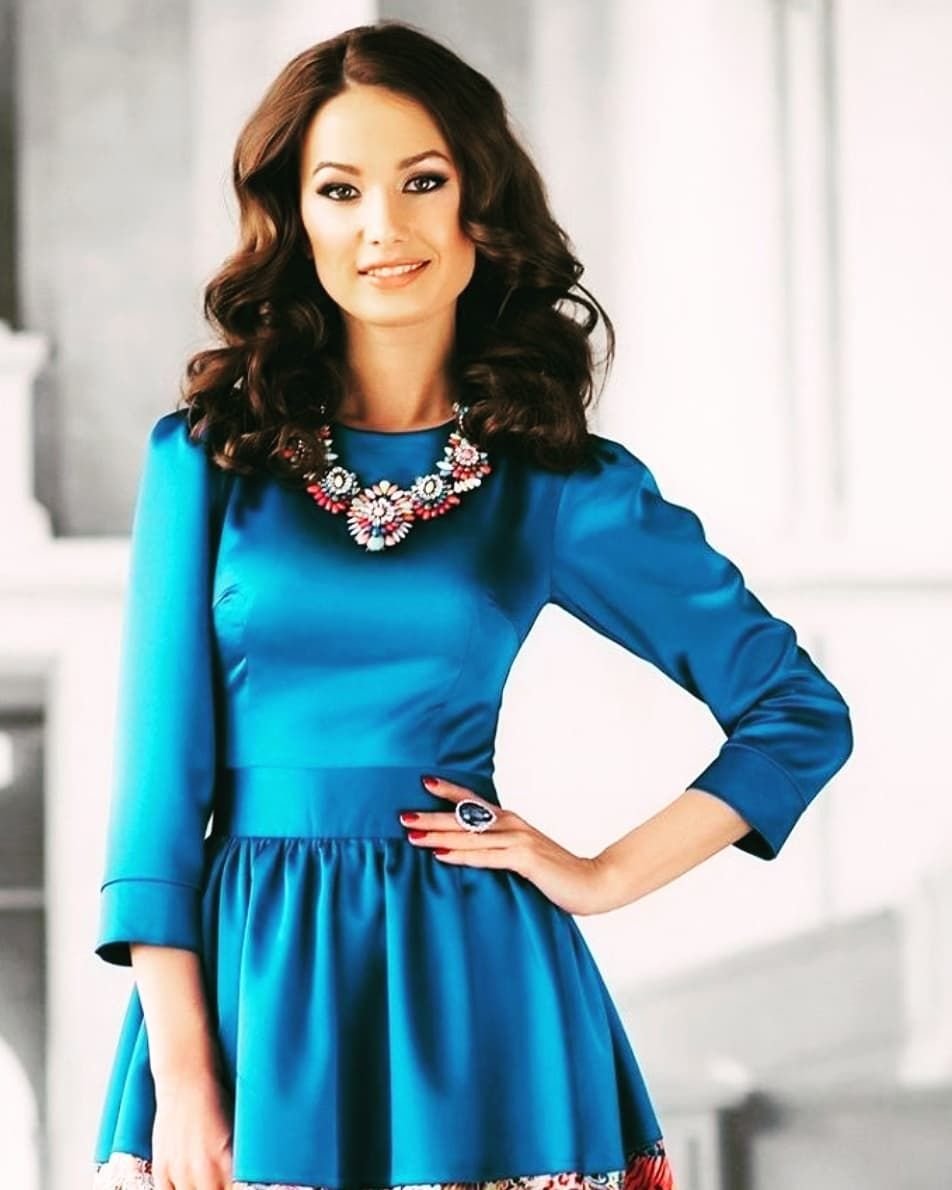 Синее платье футляр с поясом