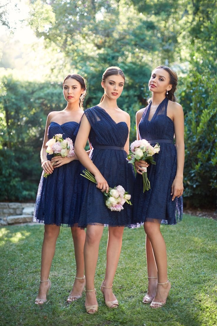 Рейчел в платье подружки невесты