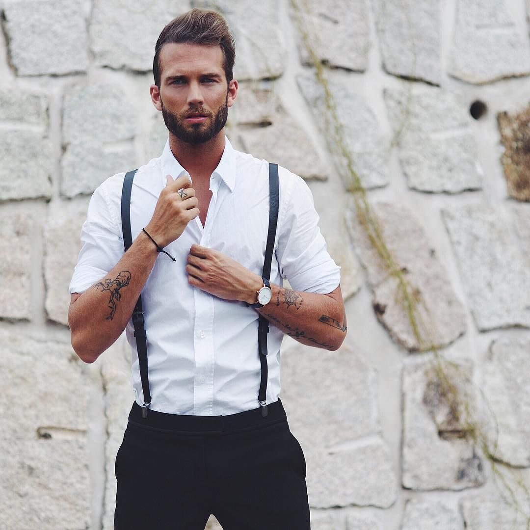 Мужик в подтяжках