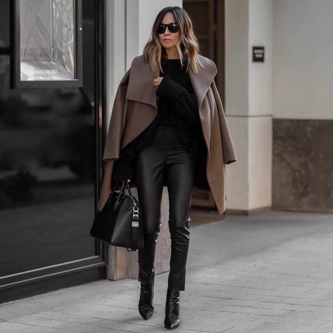 Лук с кожаными леггинсами