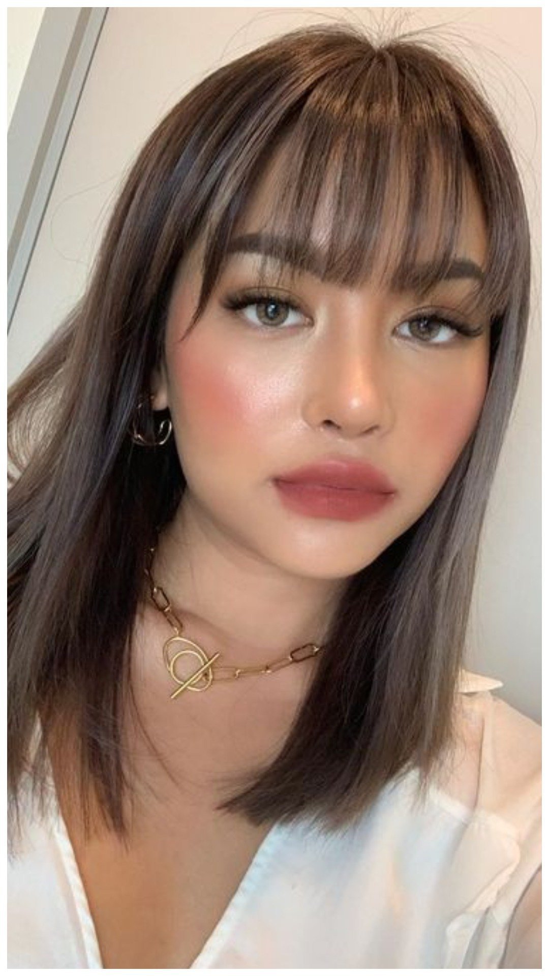 Хлоя де Баррос с челкой