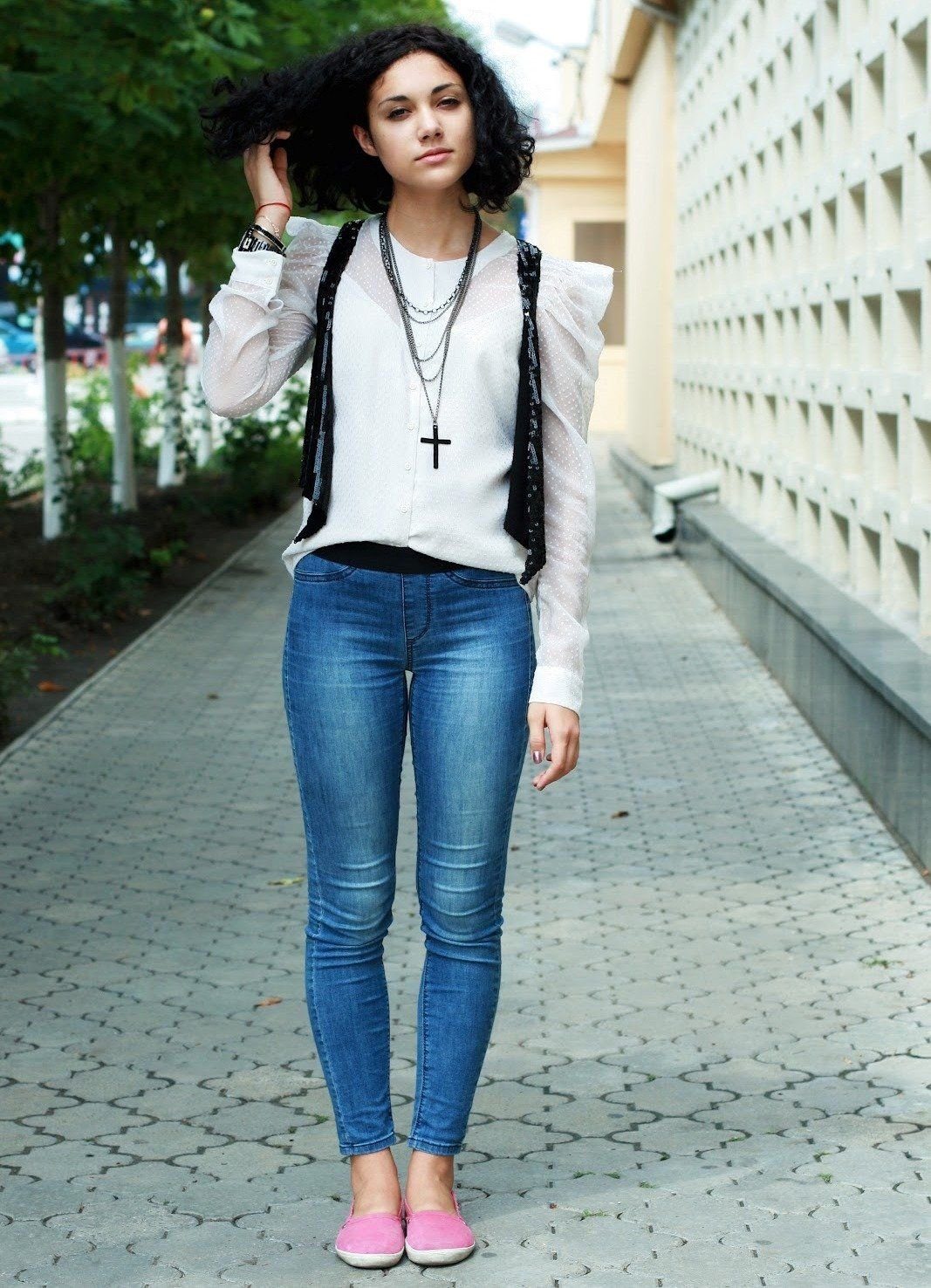 Клетчатая рубашка и джинсы мужские