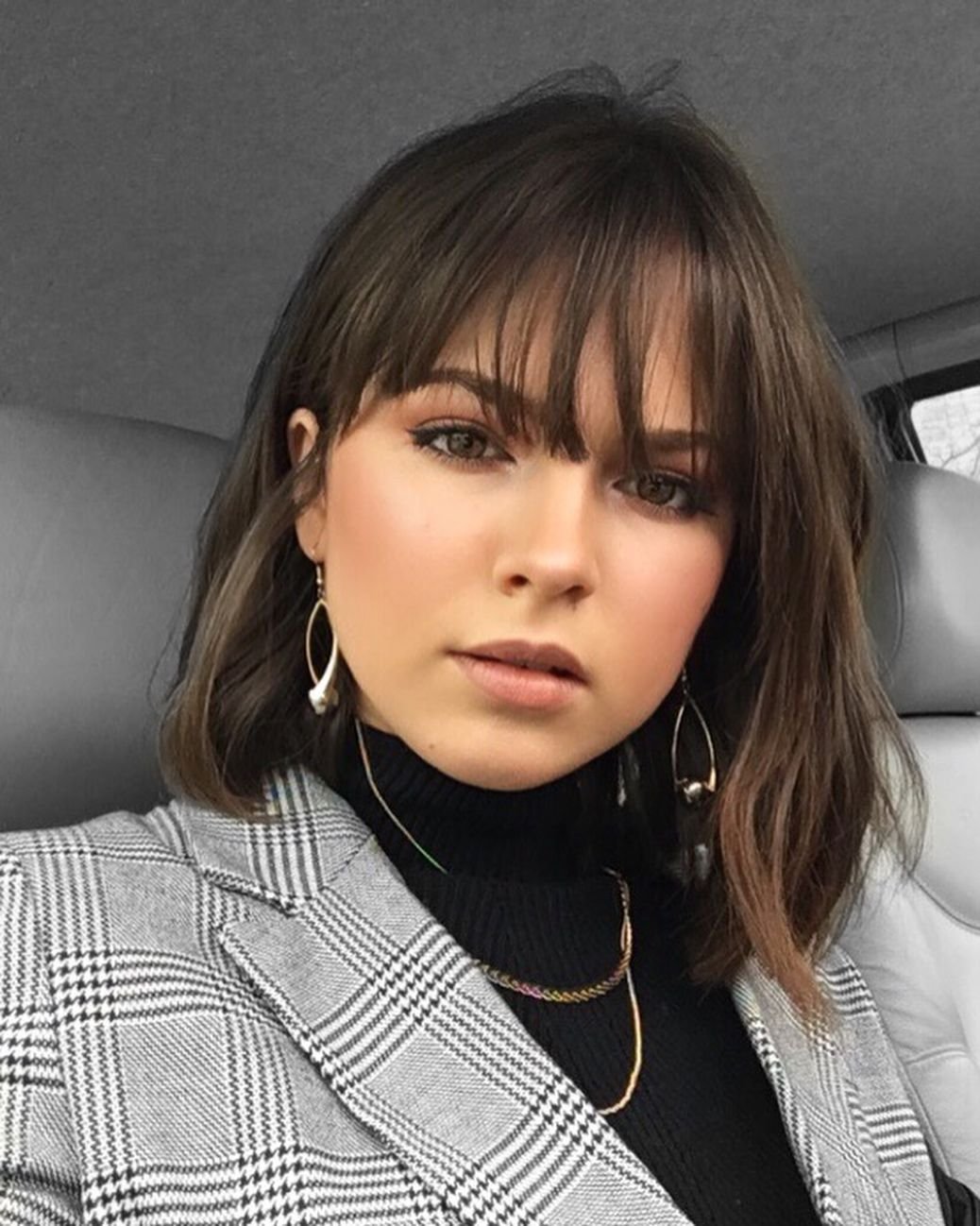 Хлоя де Баррос с челкой