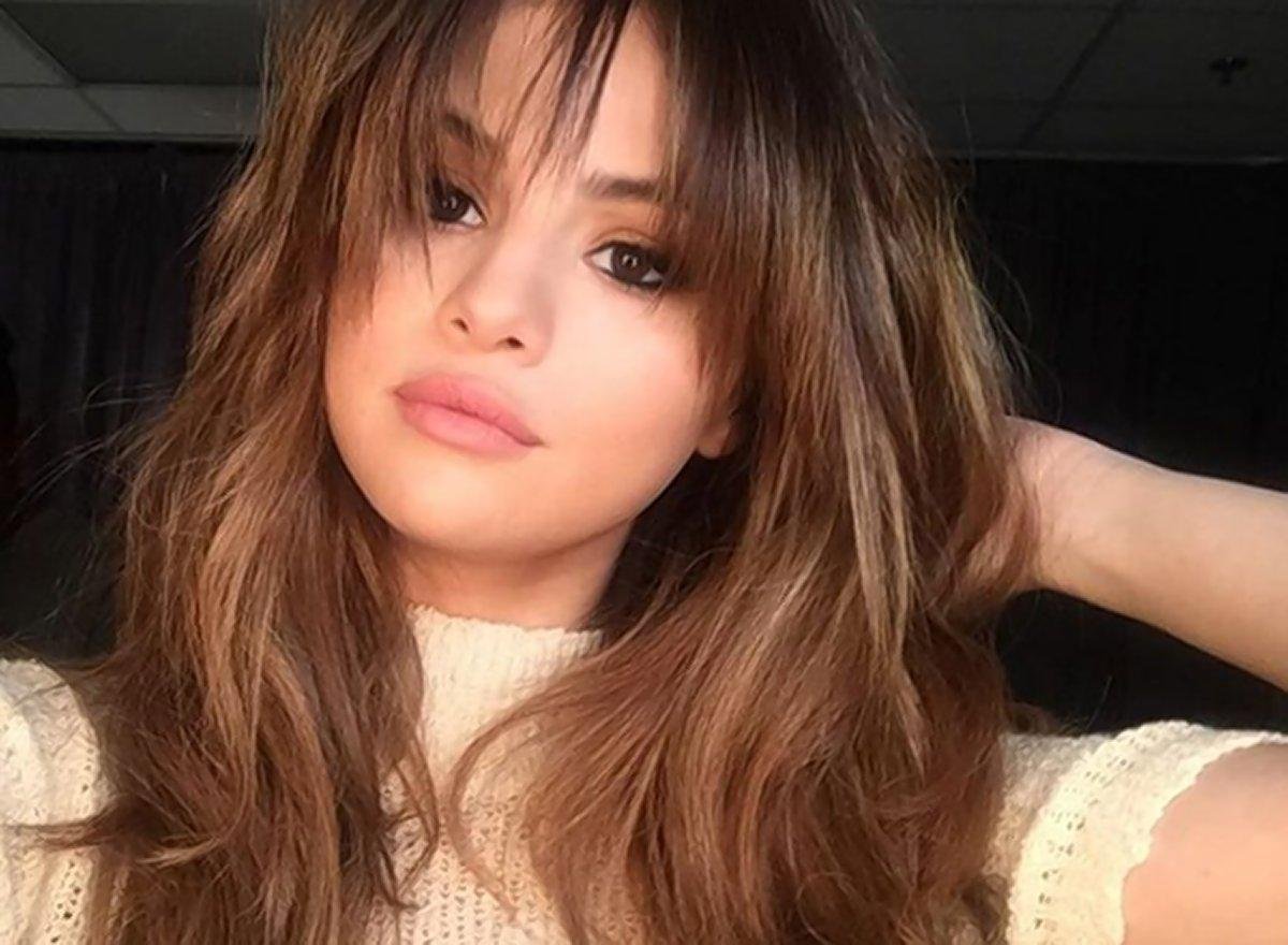 Селена Гомес с челкой 2017