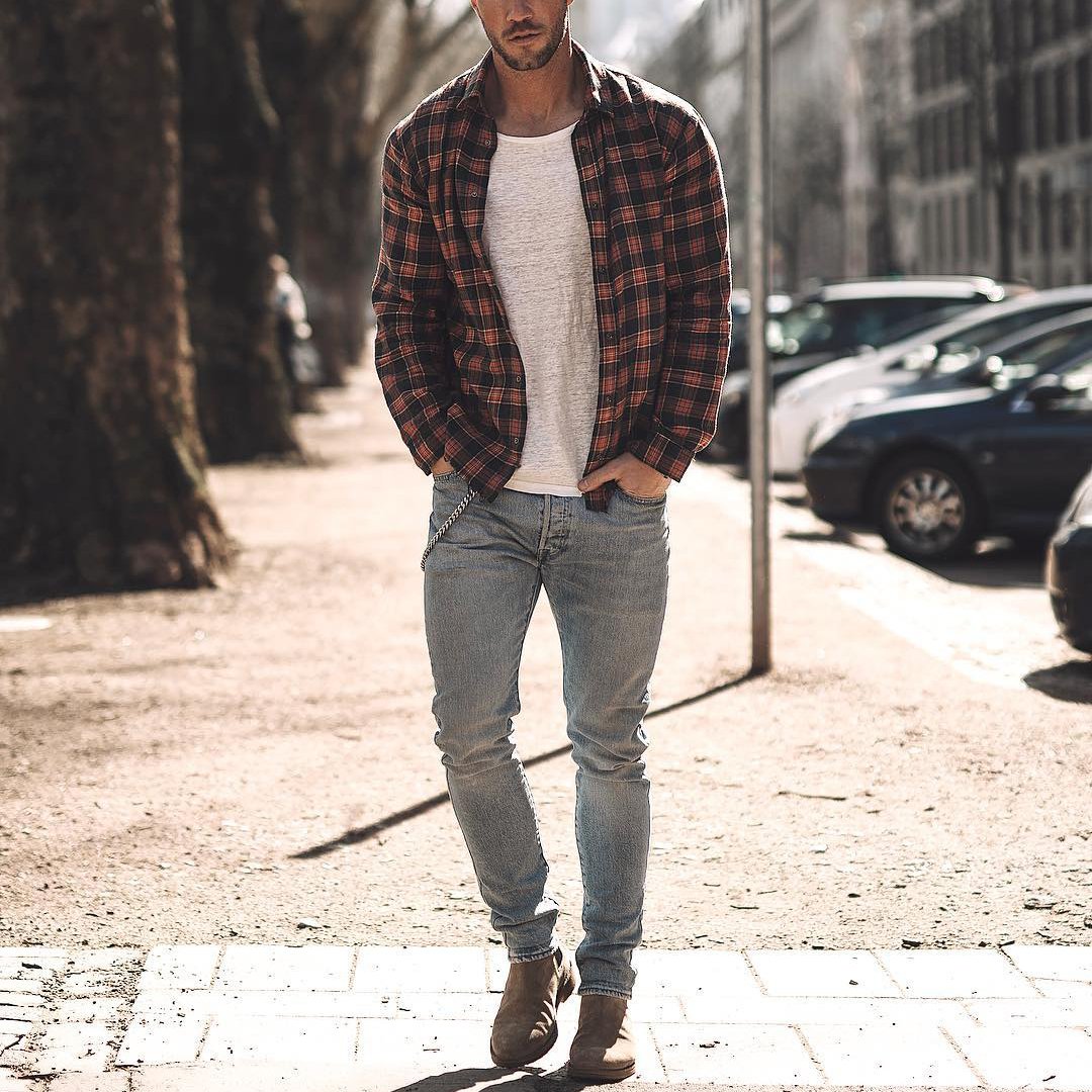 Белая рубашка и джинсы мужские