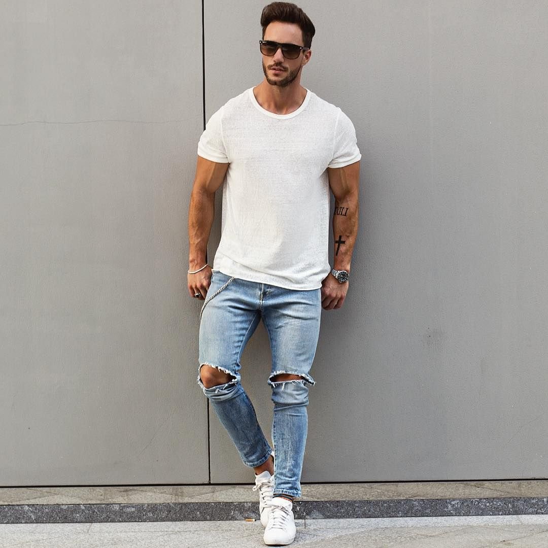 Стиль джинсы белая футболка и рубашка