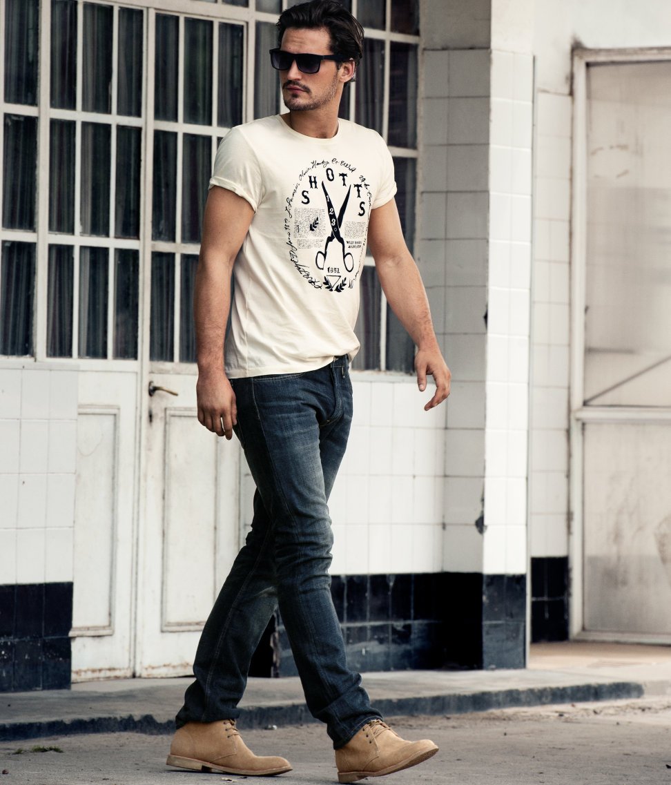 Образ джинсы футболка и рубашка