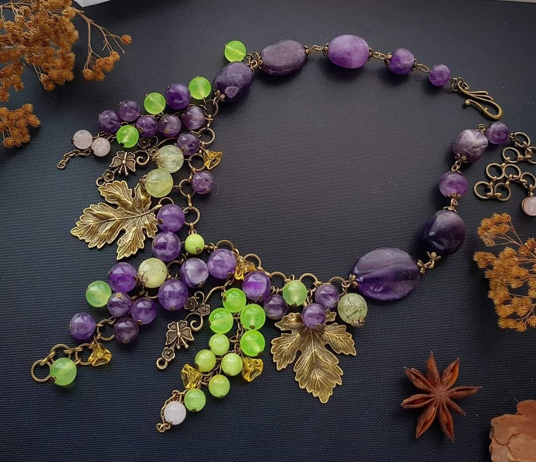 Кованый крючок виноград