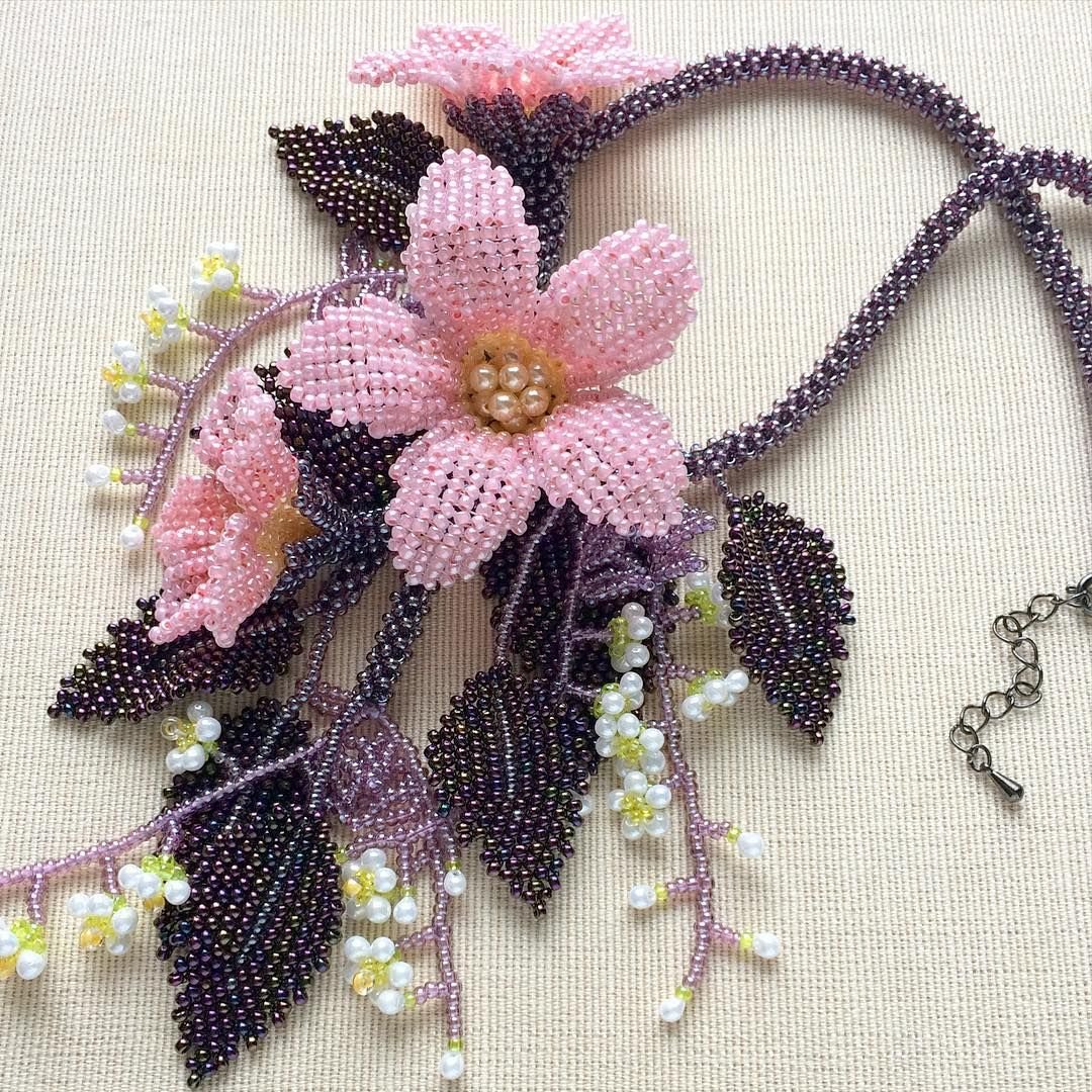 Кулон вышитый бисером