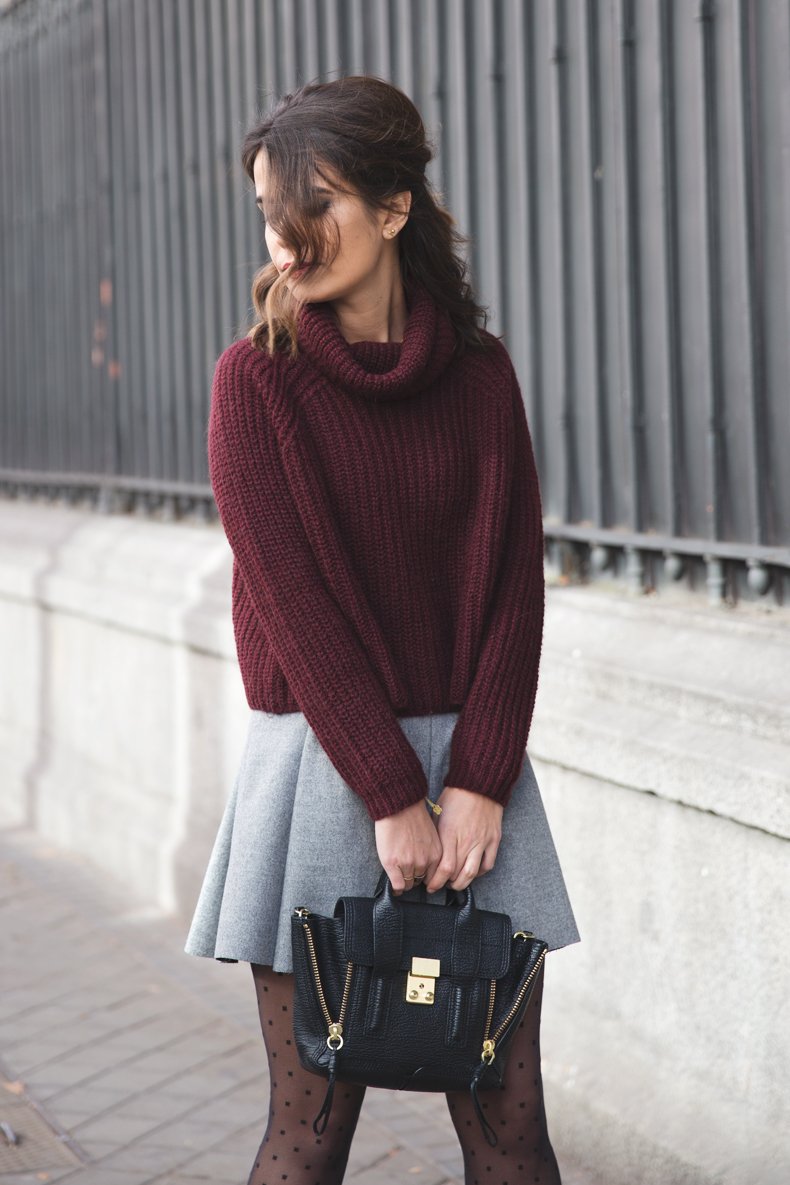 Образ с бордовой водолазкой