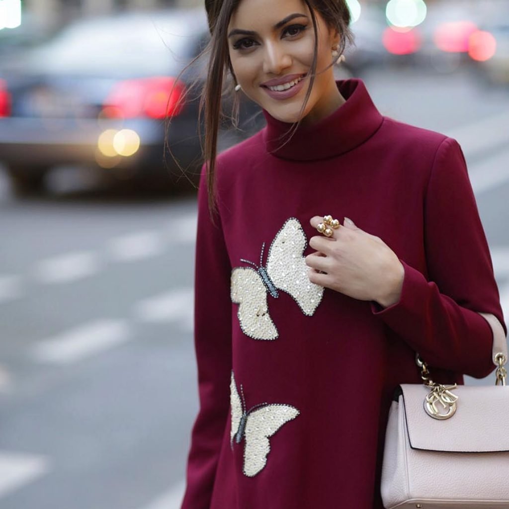 Образы с бордовой юбкой