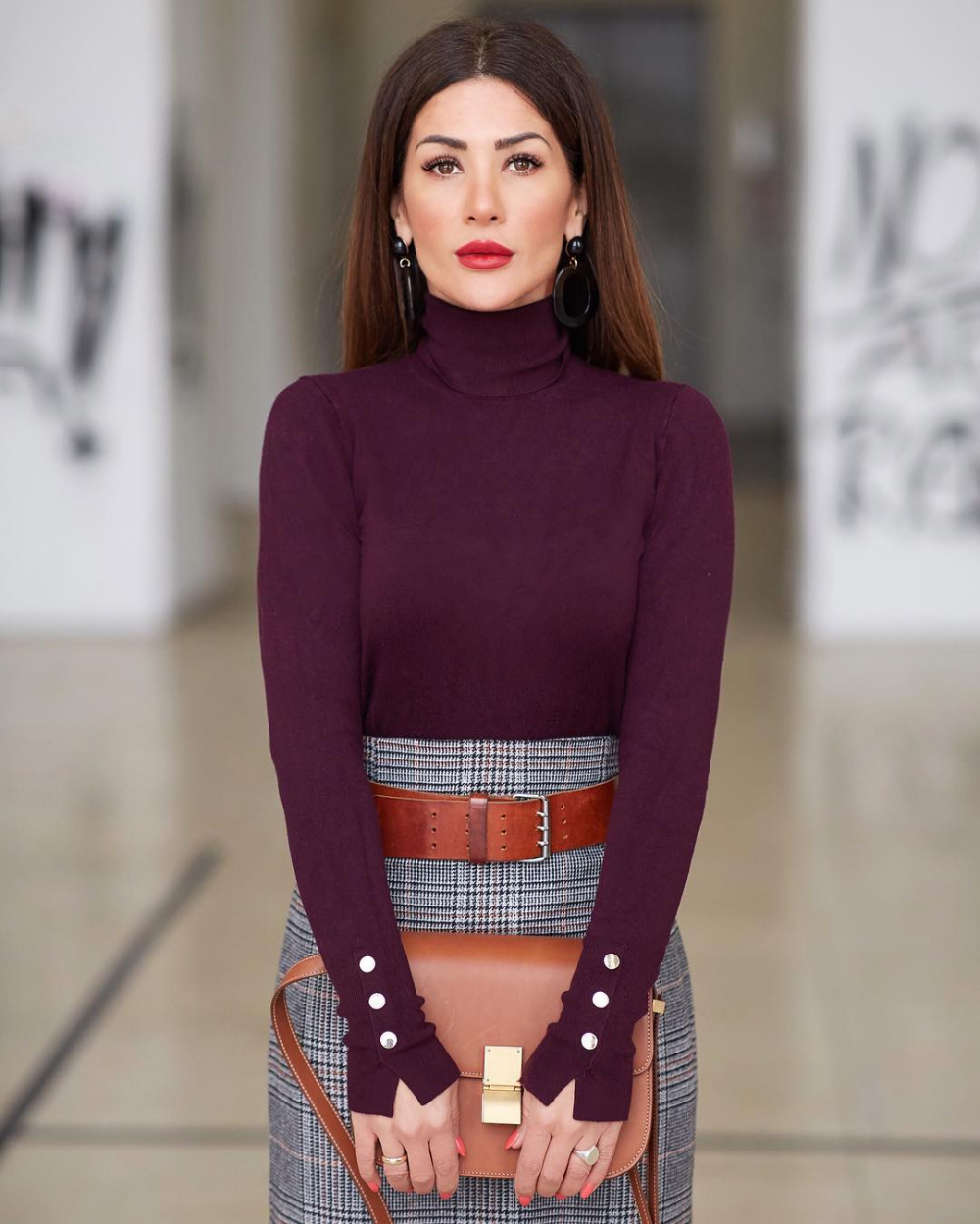 Свитер женский ягодного цвета