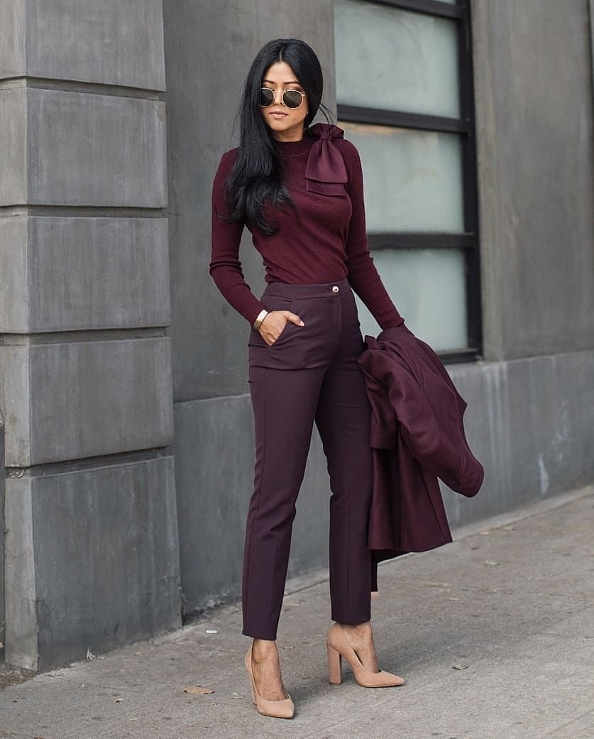 Сочетание серого и бордового в одежде