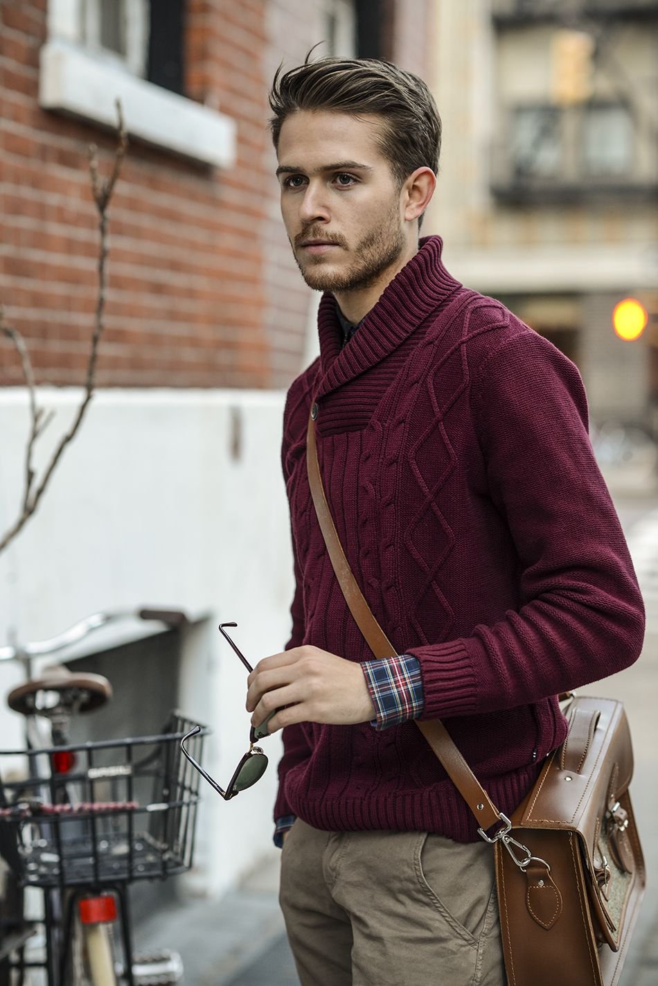 Свитер с цепочкой