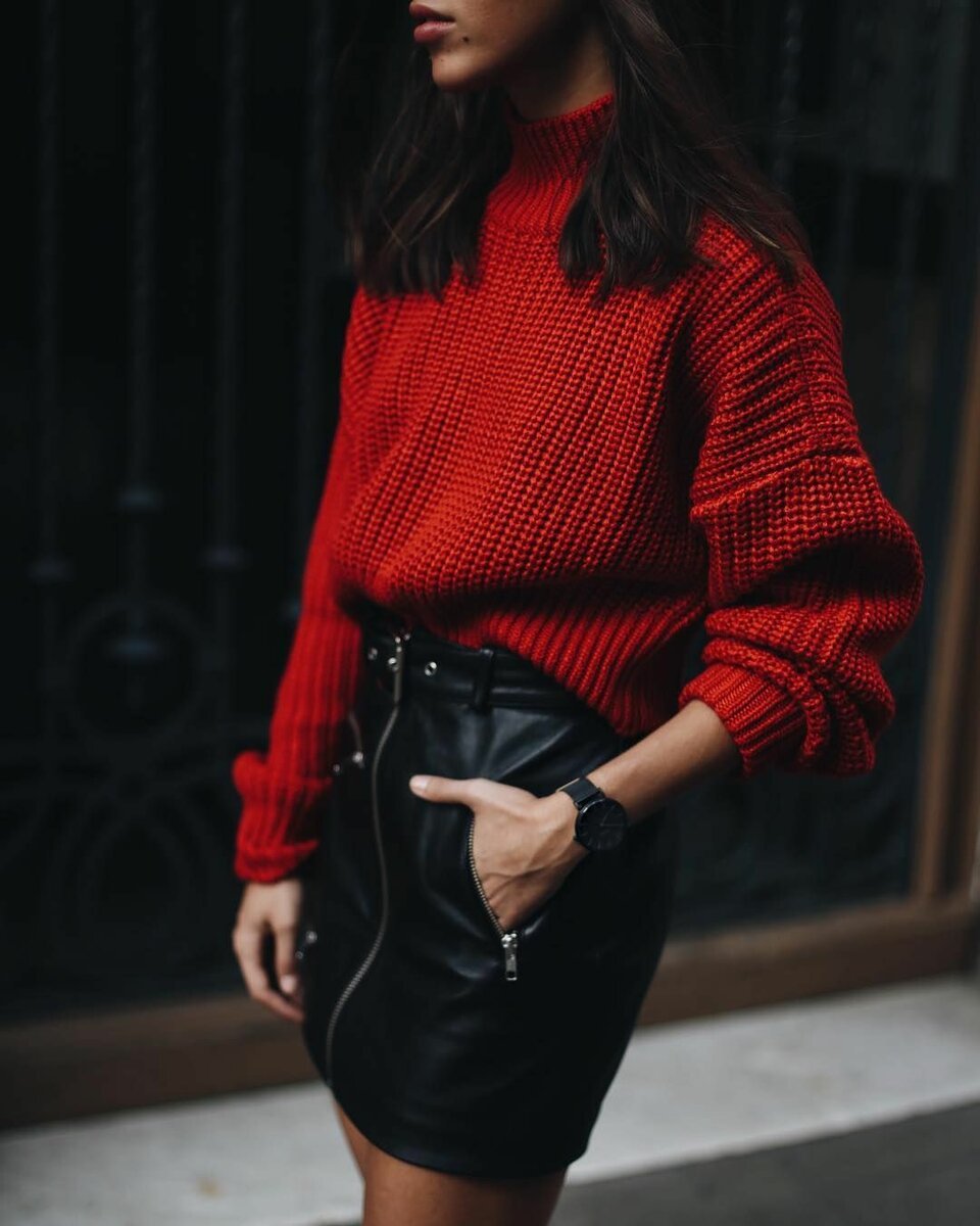 Образ с бордовым свитером