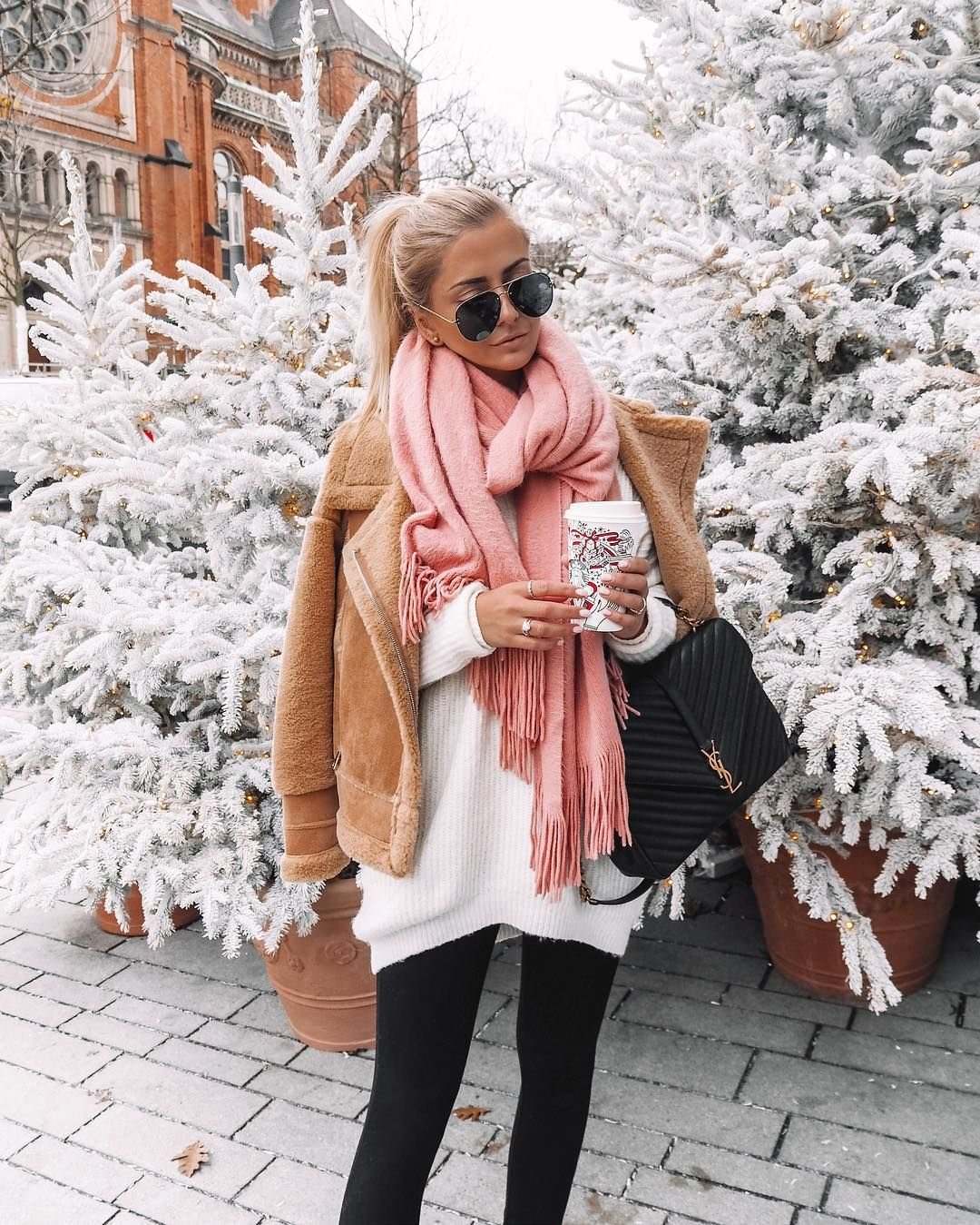 Стильная девушка зимой