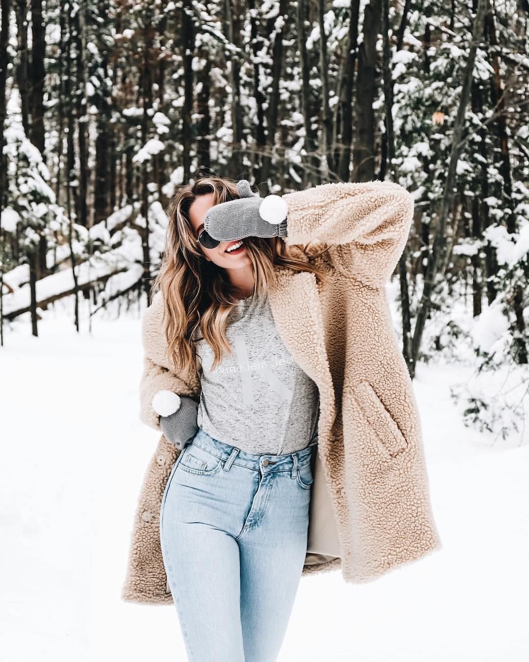 Свитер и джинсы