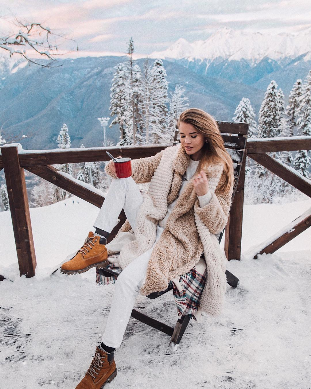 Подруга Ксении Бородиной Жужа