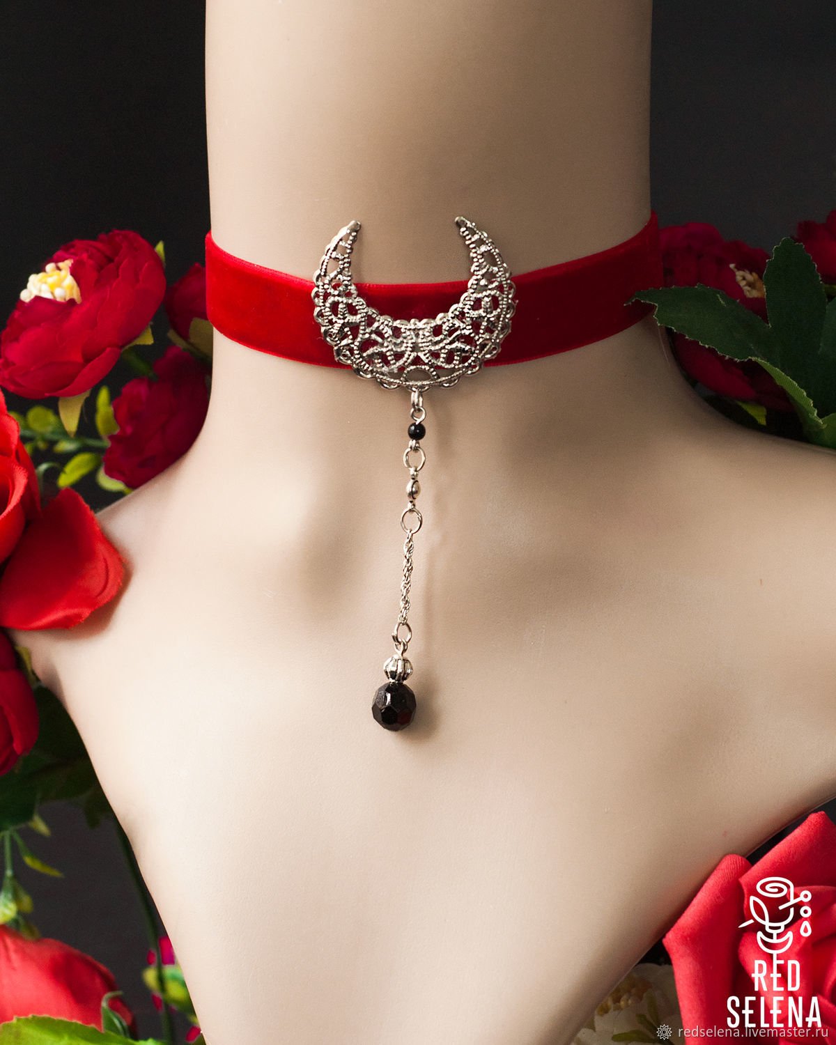 Черное украшение на шею