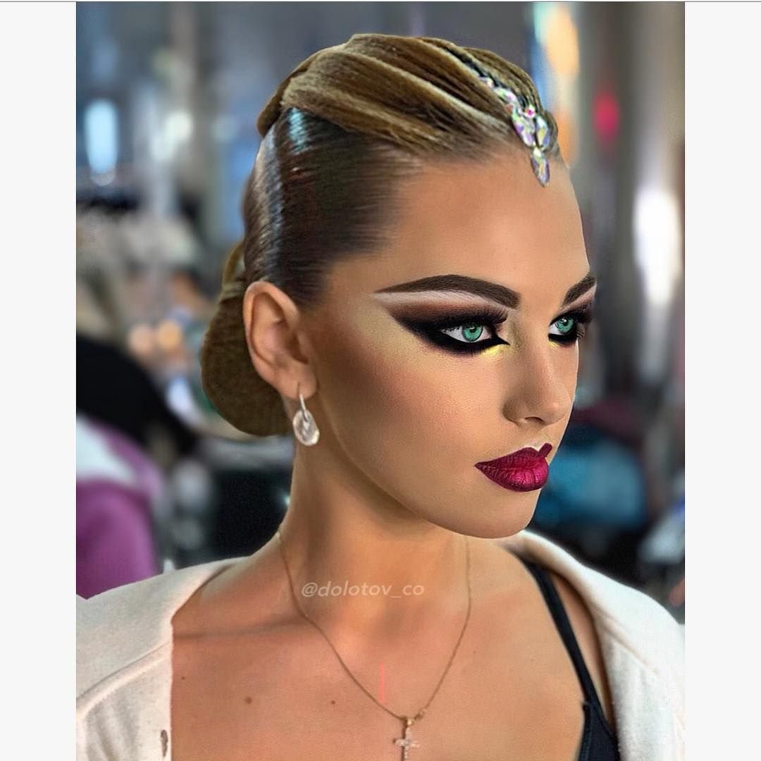 Прическа пучок с невидимками