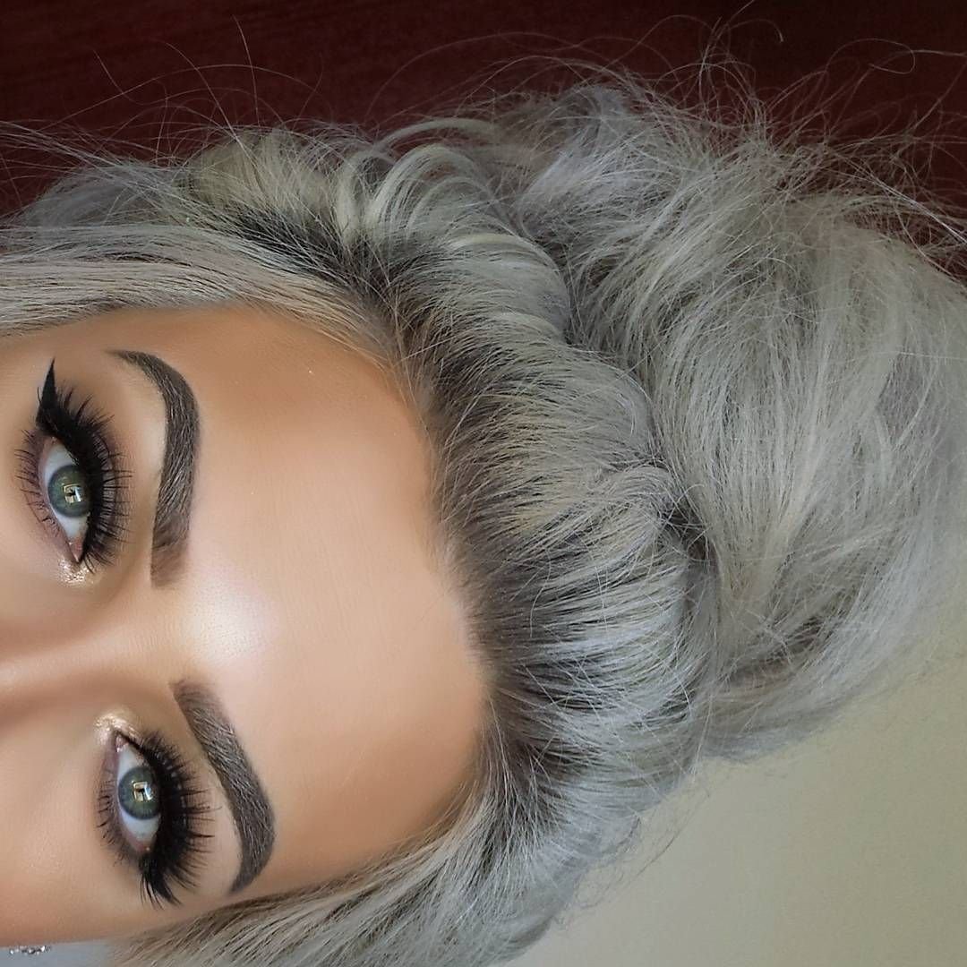 Пепельные брови