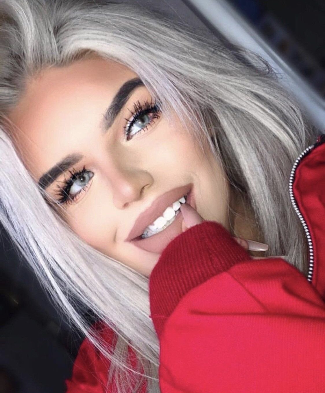 Перманентный макияж бровей цвет графит