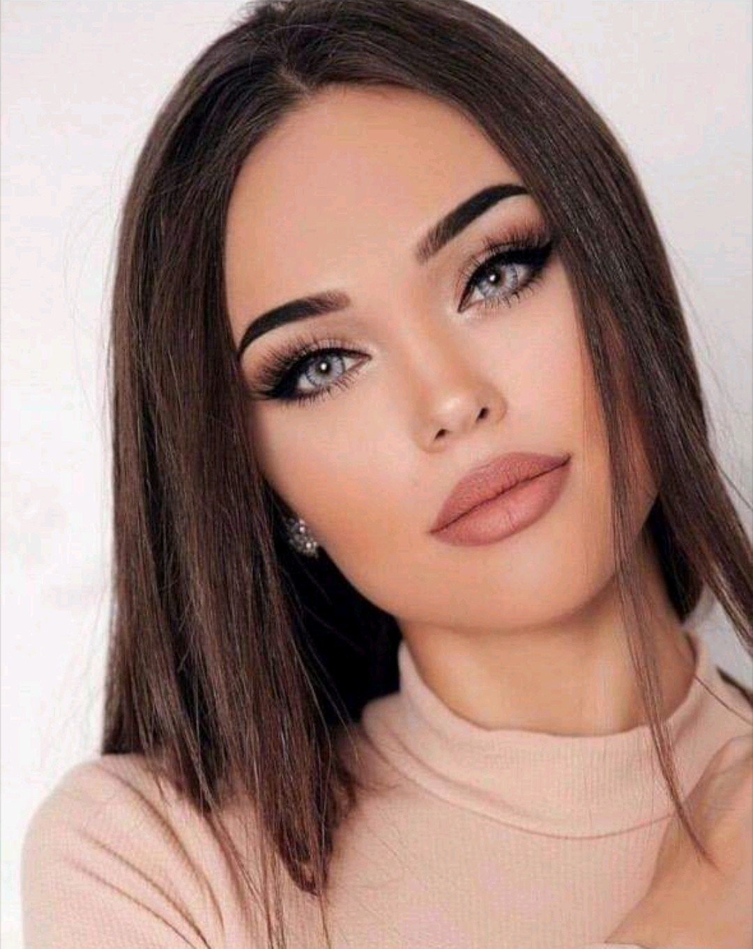 Цвет мокко на бровях