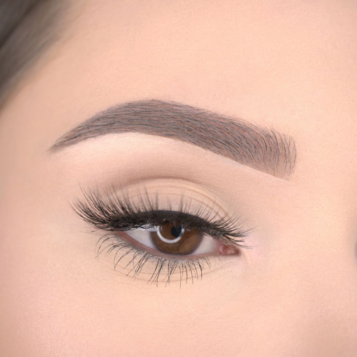 Серо коричневые брови