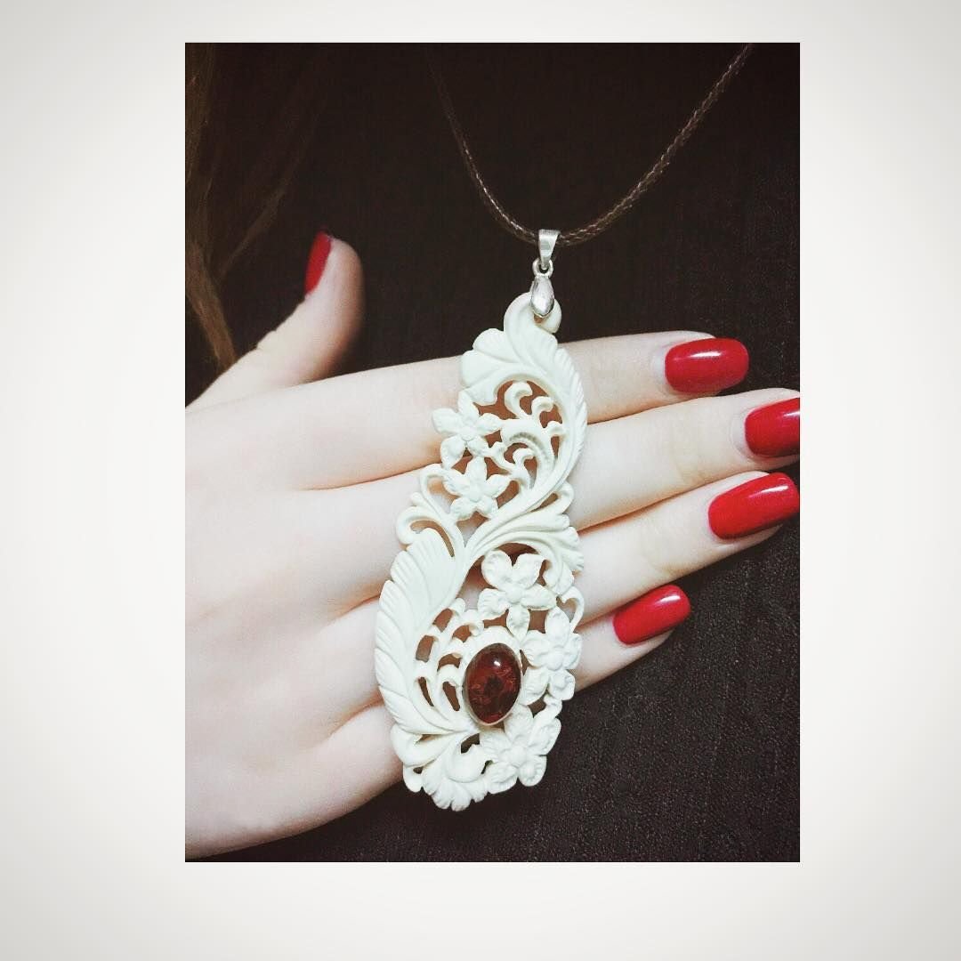 Кость мамонта бивень