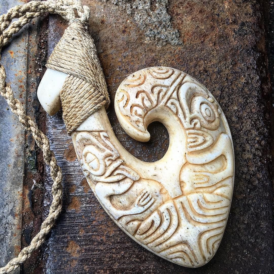 Украшения из рога