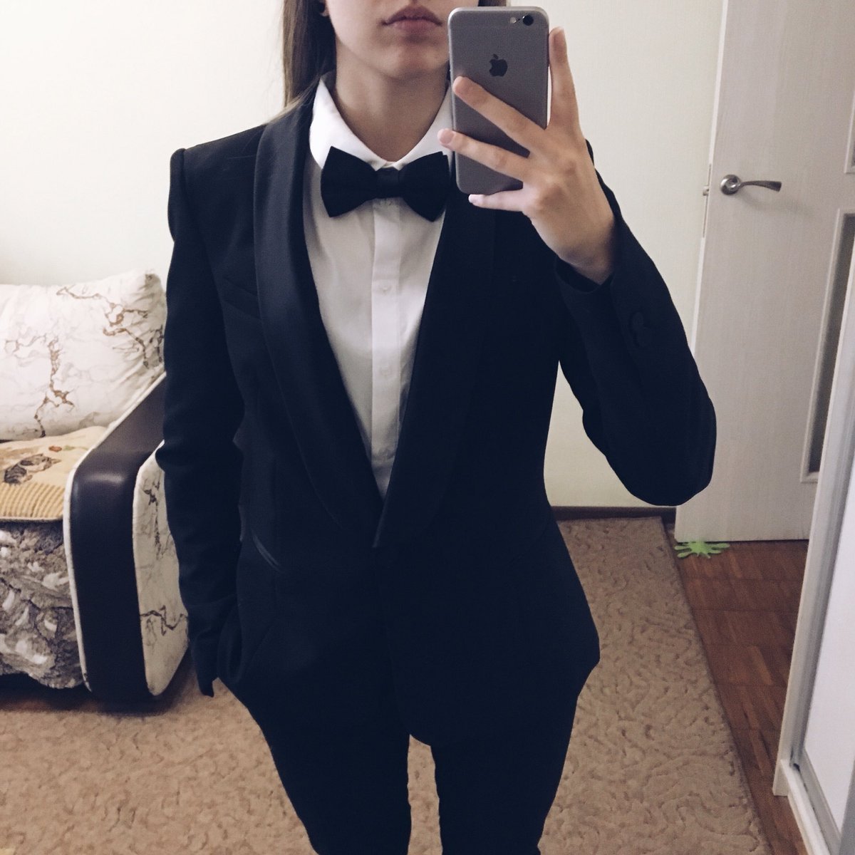 Девушка в пиджаке