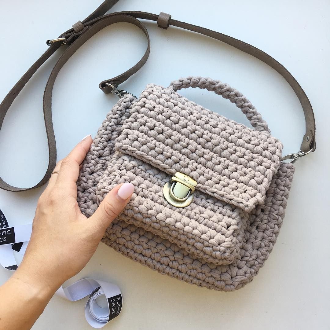 Маленькая вязаная сумка