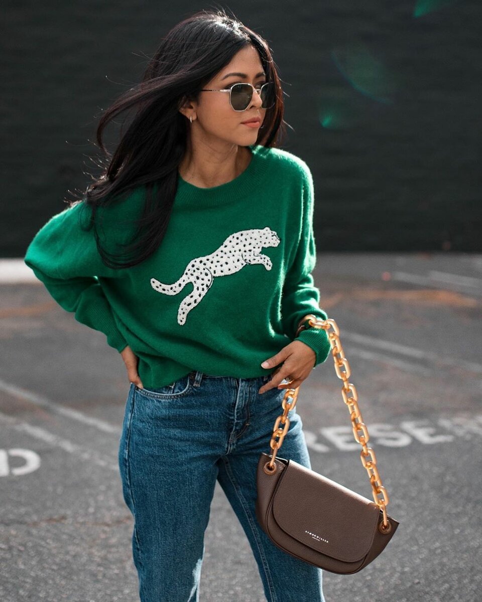 Образы с изумрудным свитером