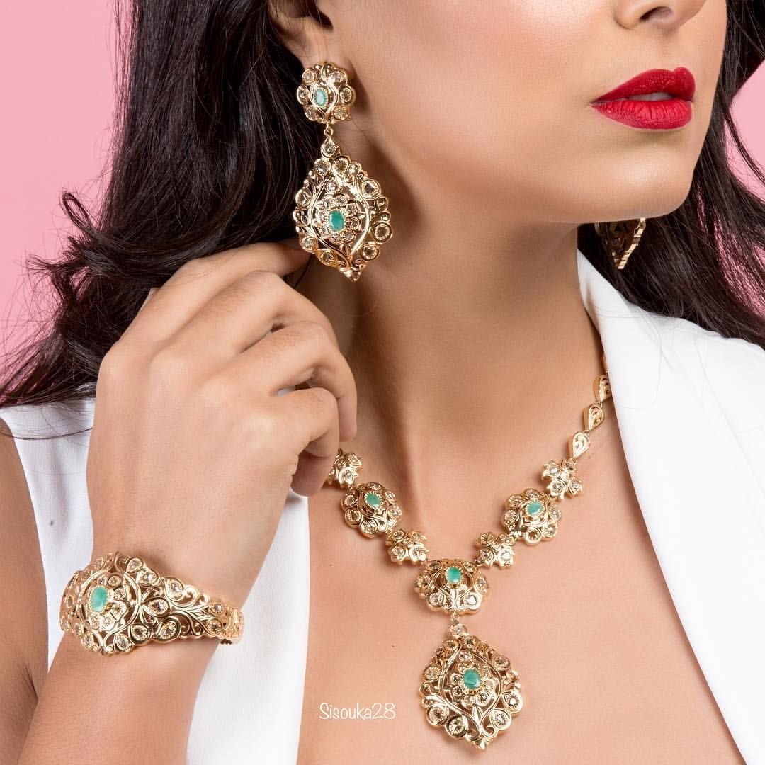 Золотые украшения для женщин