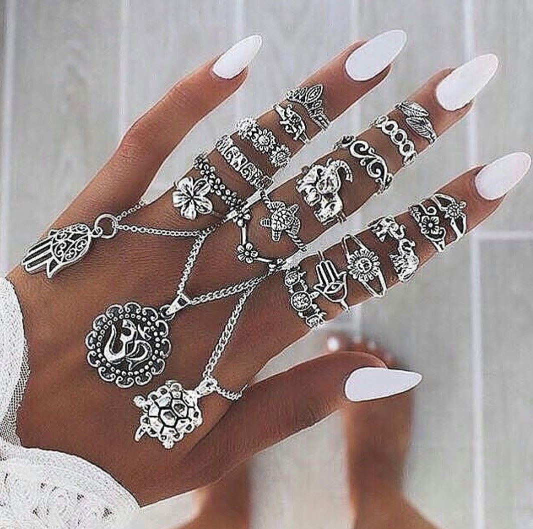 Маникюр с украшениями